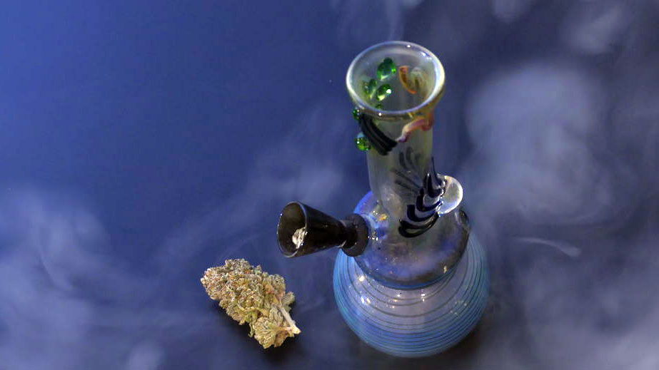 Learn how to use a bong